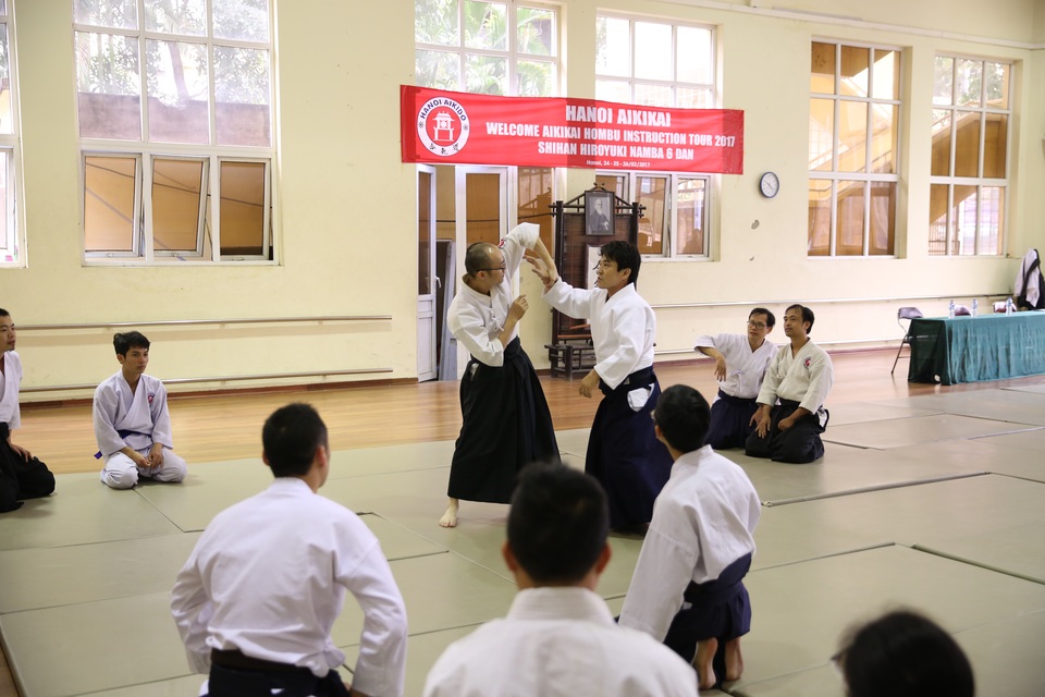Võ sư 6 đẳng Aikido danh tiếng thế giới tập huấn tại Việt Nam - 1
Võ sư 6 đẳng Hiroyoki Namba (bên phải) là Shiha có tên trong Hội đồng kĩ thuật của Tổng đàn Aikido thế giới.