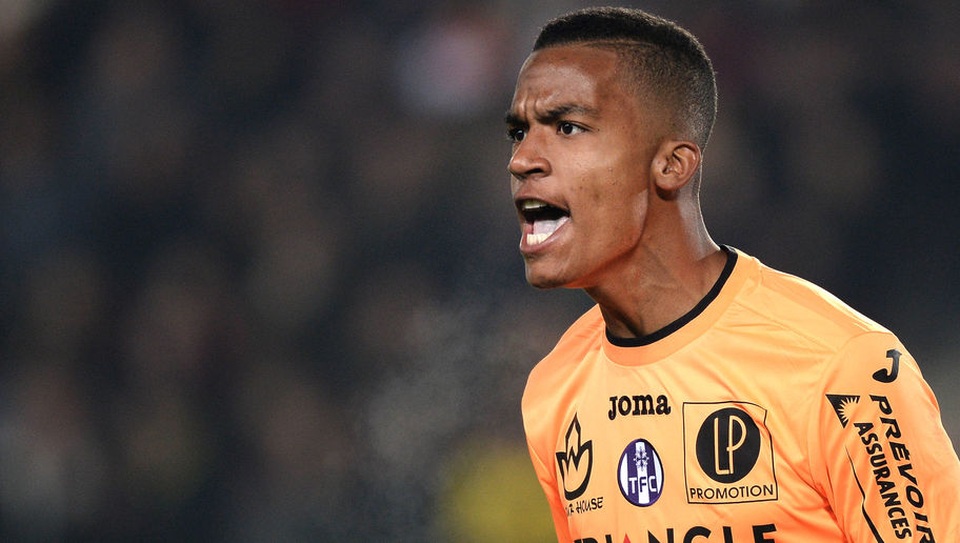 Ở tuổi 16, Alban Lafont ra mắt Toulouse và trở thành cầu thủ trẻ nhất ra sân ở giải Ligue 1. Hiện tại, khi bước sang tuổi 18, anh đã cán mốc 50 trận ra sân. Alban Lafont được xem là tương lai của bóng đá Pháp. Rất có thể, người gác đền này sẽ khoác áo đội U20 Pháp thi đấu với U20 Việt Nam vào mùa Hè này.