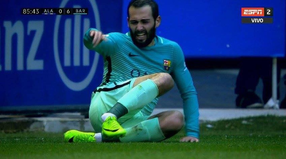 Ngôi sao Barcelona dính chấn thương kinh hoàng - 1 Aleix Vidal dính chấn thương nghiêm trọng