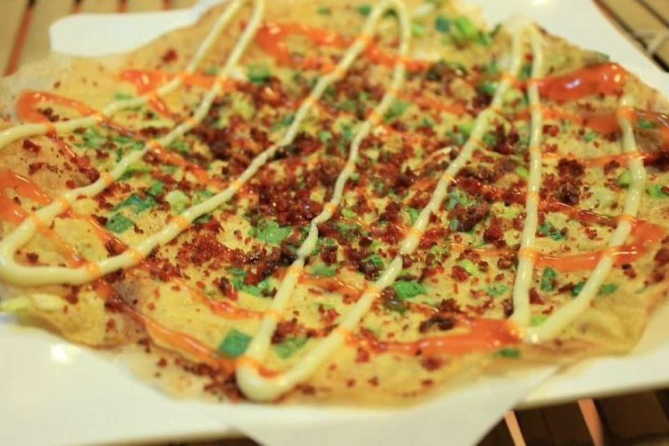 Những cái lạ của ẩm thực Đà Lạt - 1 Món bánh pizza của Việt Nam được du khách quốc tế yêu thích.