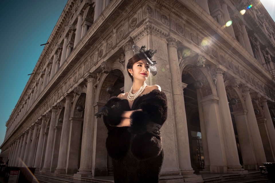 Ngọc Loan hoá quý cô “sang chảnh”, dắt cún đi dạo ở thành Rome - 6 Không khí mát mẻ, trong lòng của mùa này tại Rome càng khiến Ngọc Loan thích thú đi bộ, khám phán hết từng ngóc ngách của thành phố.
