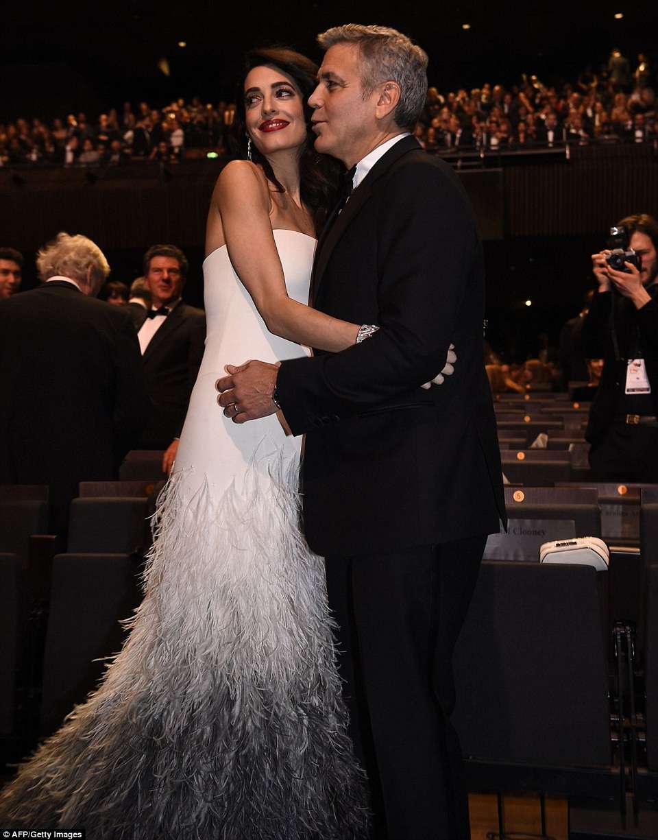 George Clooney đưa vợ bầu dự sự kiện - 7
Amal Clooney chính là người làm thay đổi suy nghĩ của nam diễn viên từng giành giải Oscar này. Cặp đôi kết hôn bí mật cách đây gần 3 năm