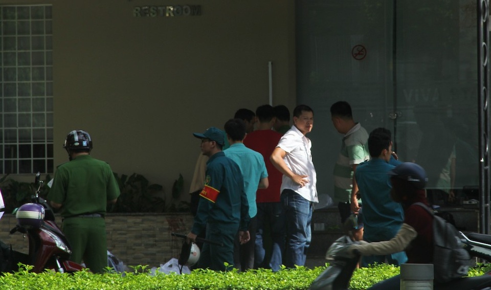 Công an truy tìm nghi can đâm chết bạn nhậu - 2 Hiện trường vụ án mạng