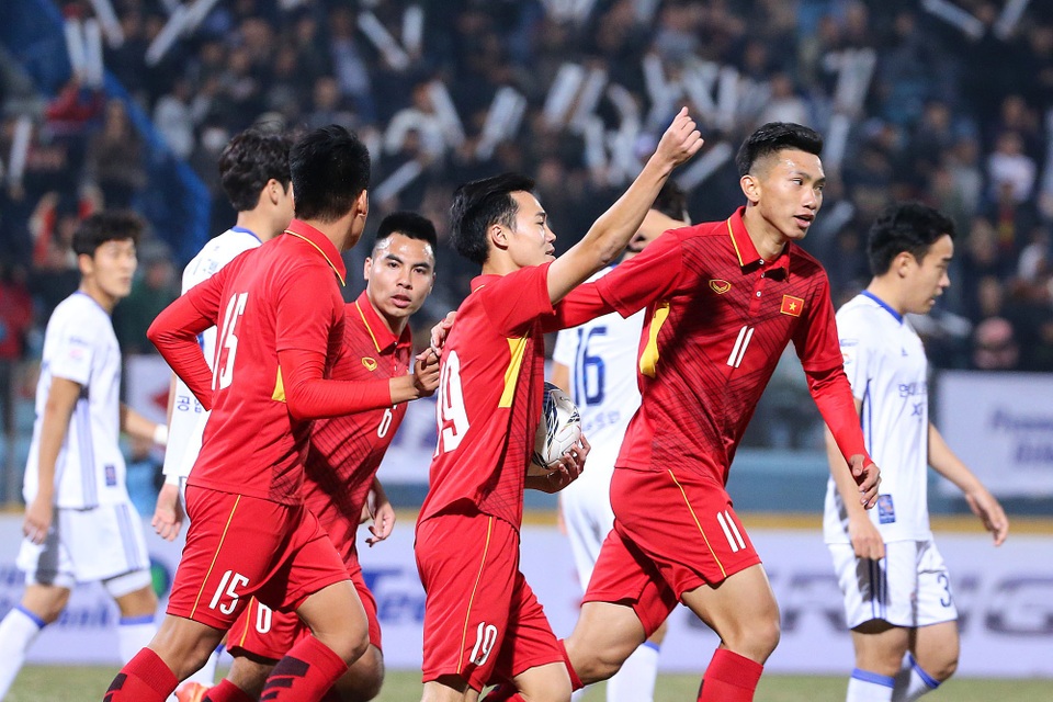 U23 Việt Nam 2-3 Ulsan Hyundai: Văn Toàn, Đức Chinh ghi bàn - 4
U23 Việt Nam có bàn danh dự ở đầu hiệp 2