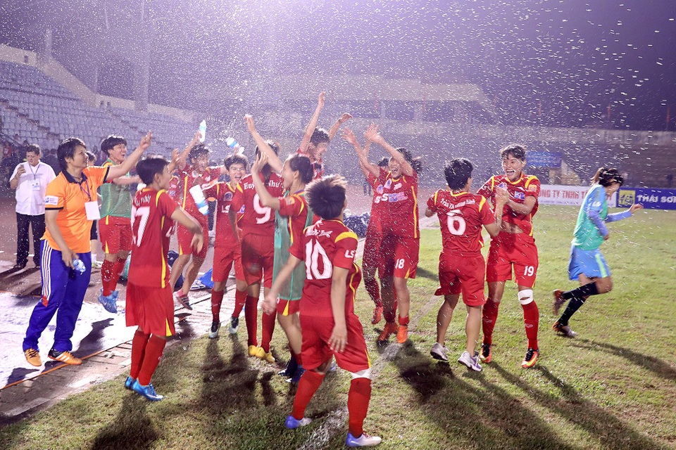 Thắng Hà Nam sau loạt penalty, TP HCM 1 vô địch giải bóng đá nữ - 1
Thắng Hà Nam sau loạt penalty, TP HCM 1 vô địch giải bóng đá nữ - Ảnh: Gia Hưng
