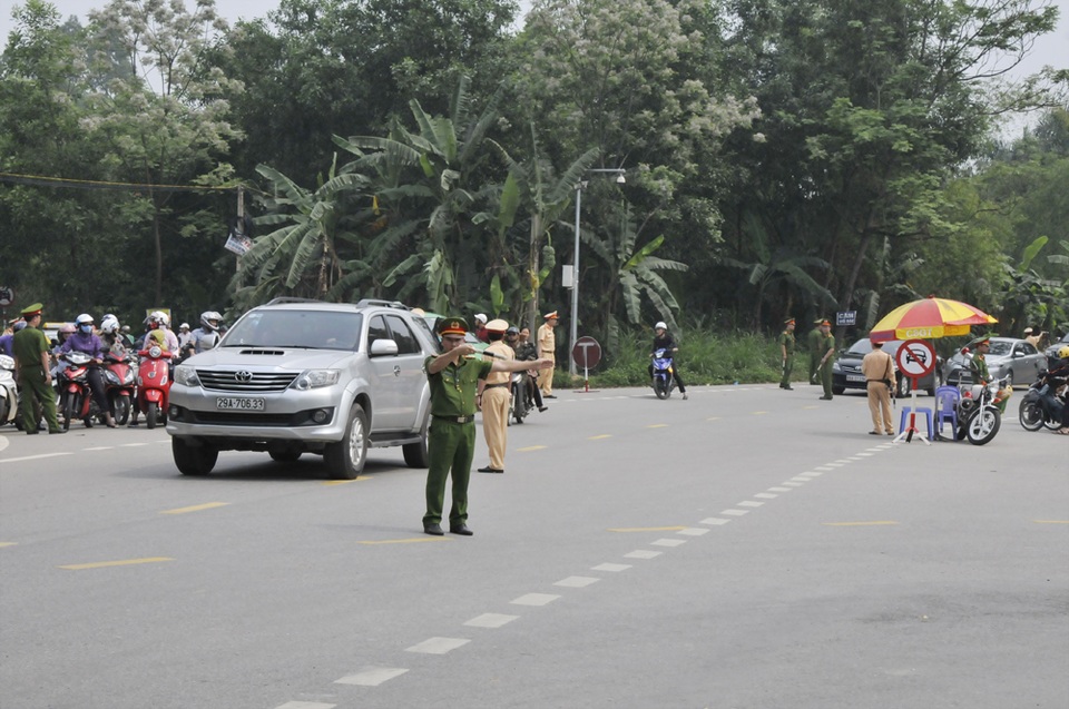Hơn 1.000 cán bộ chiến sĩ đảm bảo an ninh dịp Giỗ Tổ Hùng Vương - 1 An ninh được thắt chặt trong dịp diễn ra Lễ giỗ Tổ Hùng Vương - Lễ hội Đền Hùng năm 2017.