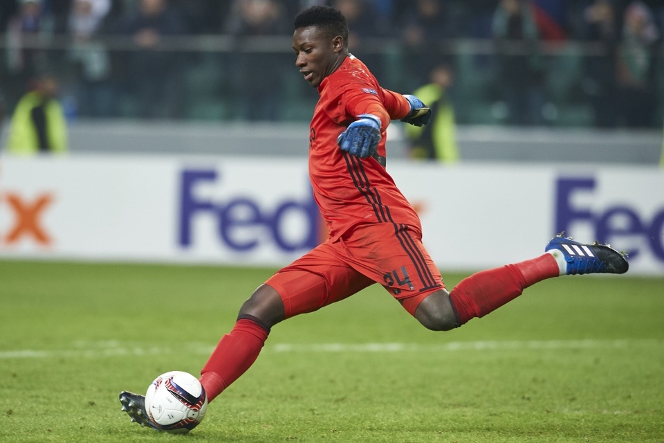 Đội hình tiêu biểu lượt đi vòng 1/16 Europa League: Ibrahimovic rực sáng - 2 Andre Onana giúp Ajax giành được trận hòa trên sân của Legia Warszawa