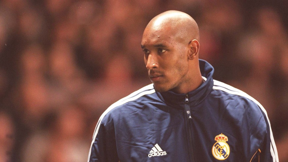 Sau thời gian thành công ở Arsenal, Anelka cập bến Real Madrid với mức phí 34,5 triệu euro năm 1999. Thế nhưng, Anelka đã thất bại thảm hại tại đây. Cầu thủ này kết thúc mùa giải với chỉ 7 bàn thắng (2 bàn ở La Liga). Không những vậy, anh còn bị treo giò nội bộ 45 ngày vì từ chối tập luyện. Từ bản hợp đồng được kỳ vọng, Anelka bị tống khỏi Real Madrid chỉ sau 1 mùa giải