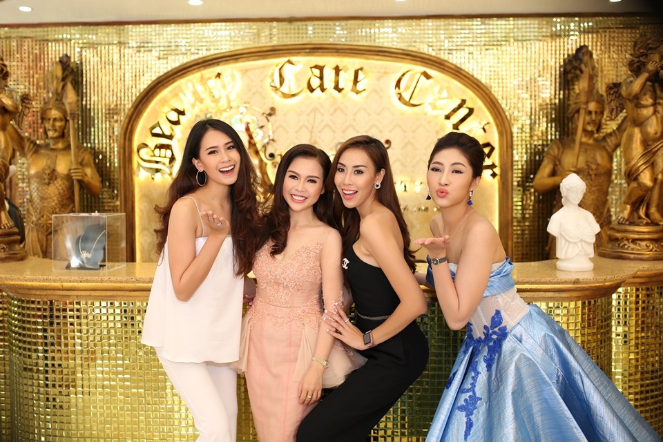 Angel Beauty mời mỹ nhân Thái Lan sang tham quan tòa lâu đài sắc đẹp nhân kỷ niệm sinh nhật - 3 Nữ doanh nhân Mã Đào Ngọc Bích tiếp đón các người đẹp tại tòa lâu đài Angel Beauty nổi tiếng