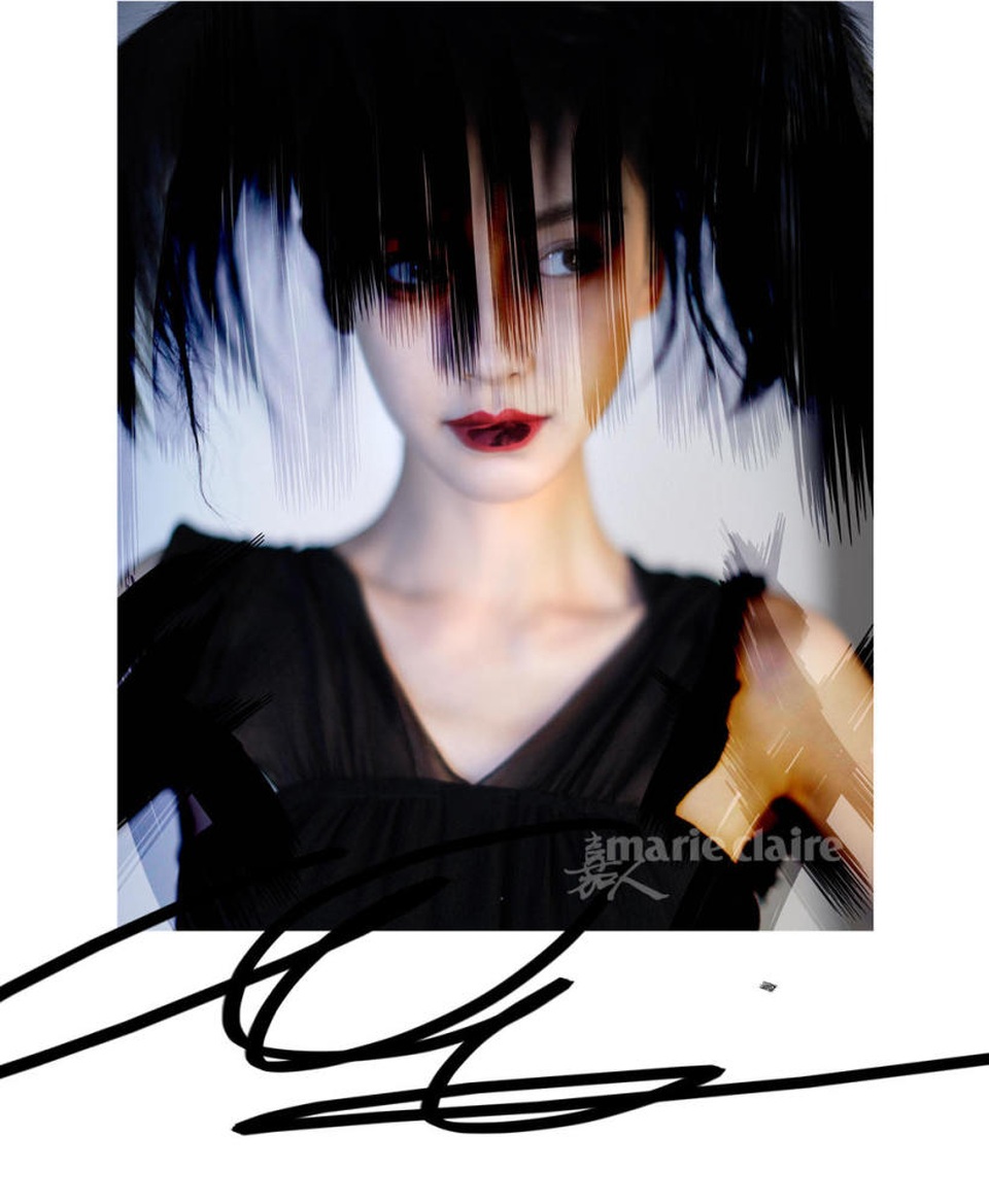 Angelababy cực ma mị và lạ mắt trong loạt ảnh mới - 1
Angelababy trở thành gương mặt trang bìa của tạp chí Marie Claire, số tháng 9/2017.
