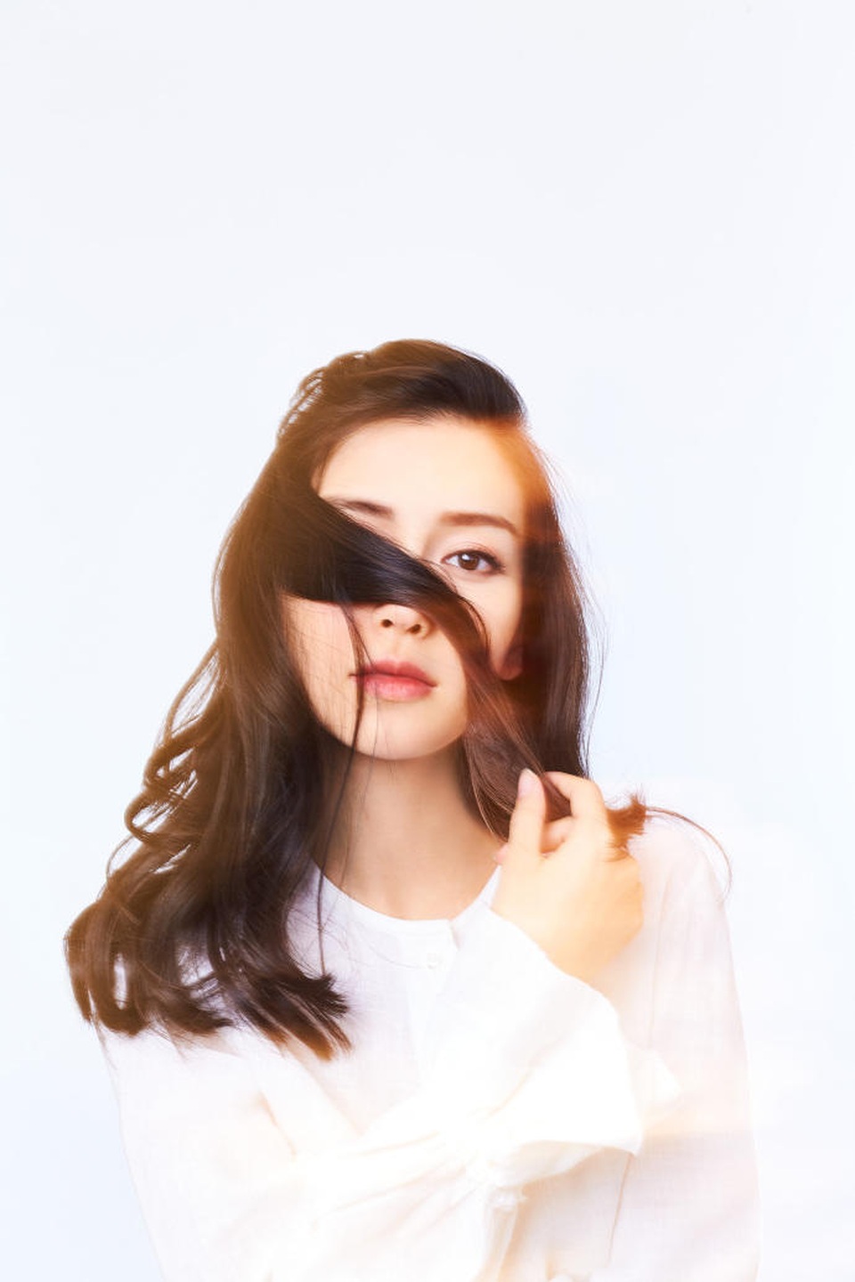 "Bà mẹ trẻ" Angelababy đẹp không "tì vết" trong ngày tái xuất - 6
Hiện tại, nữ diễn viên xinh đẹp vẫn đang bận rộn với việc chăm sóc cậu con trai cưng của cô và Huỳnh Hiểu Minh. Cô chưa nhận lời đóng phim trở lại hay tham dự các sự kiện. Bà mẹ xinh đẹp thổ lộ, cuộc sống của cô như bước sang trang mới khi quý tử chào đời.