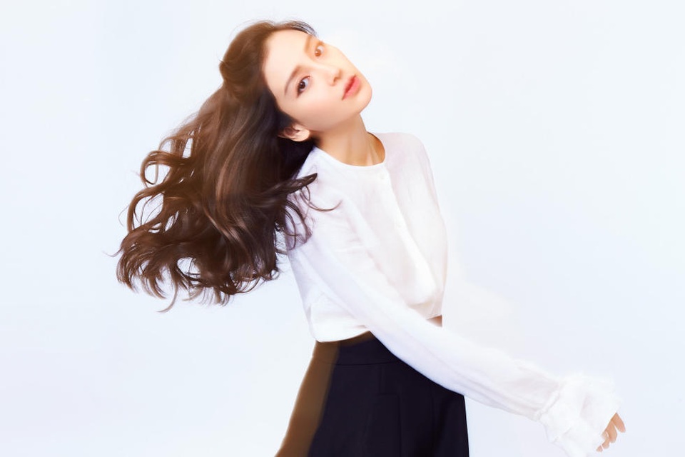 "Bà mẹ trẻ" Angelababy đẹp không "tì vết" trong ngày tái xuất - 5
Các fan đã dành lời khen ngợi cho dáng vóc thanh mảnh và biểu cảm hoàn hảo của Angelababy trong ngày trở lại.
