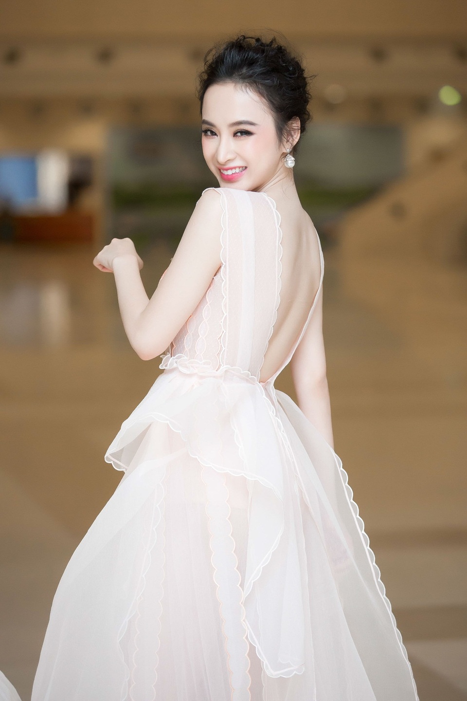 Angela Phương Trinh lên tiếng về tin đồn mũi biến dạng sau thẩm mỹ - 1 Angela Phương Trinh tái xuất thảm đỏ sau gần 4 tháng, cô thẳng thắn nói về những tin đồn xung quanh mình.