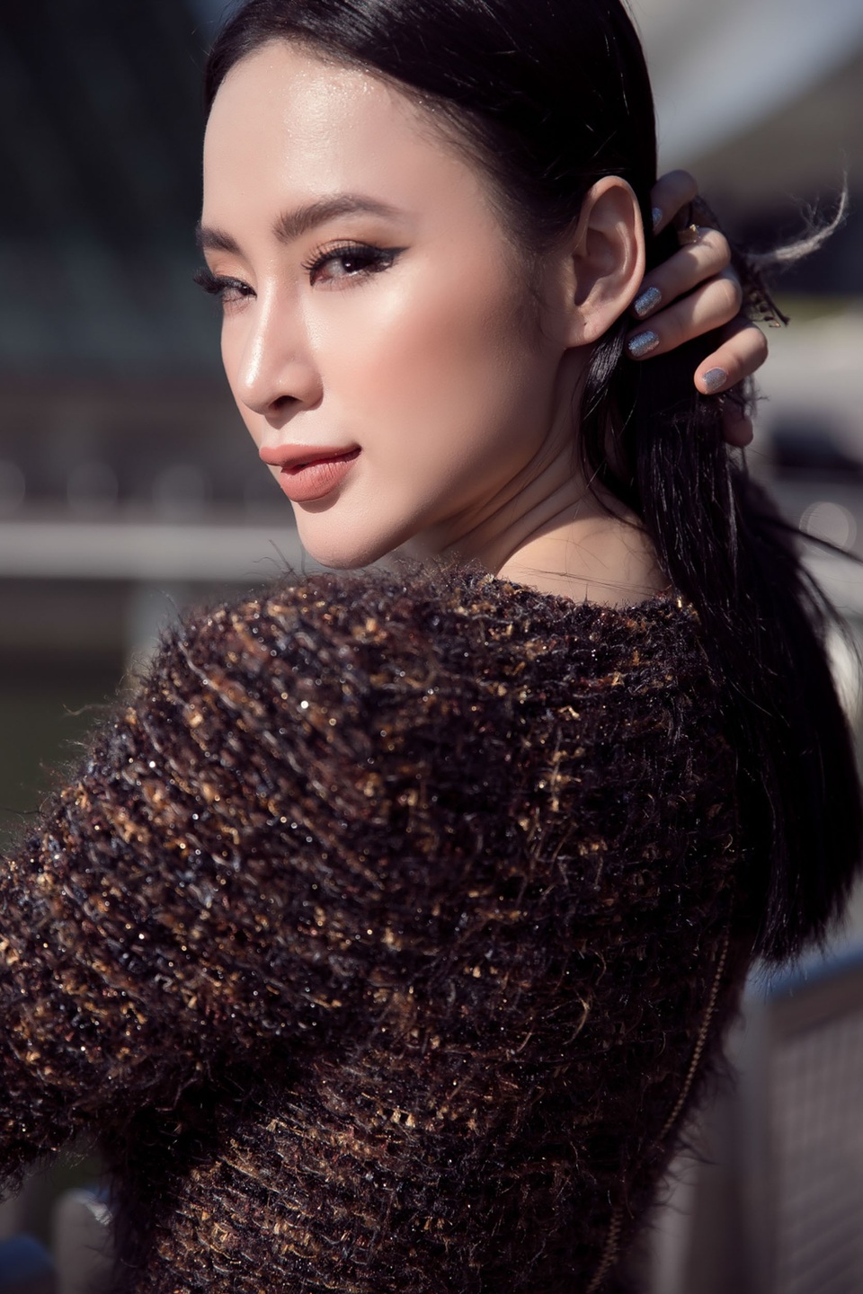 Angela Phương Trinh buông lơi vòng 1, khoe khéo “siêu vòng 3” - 1 Angela Phương Trinh đã có những đầu tư lớn nhằm thay đổi ngoạn mục hình tượng theo phong cách sang trọng, kiêu kì trong những năm gần đây.