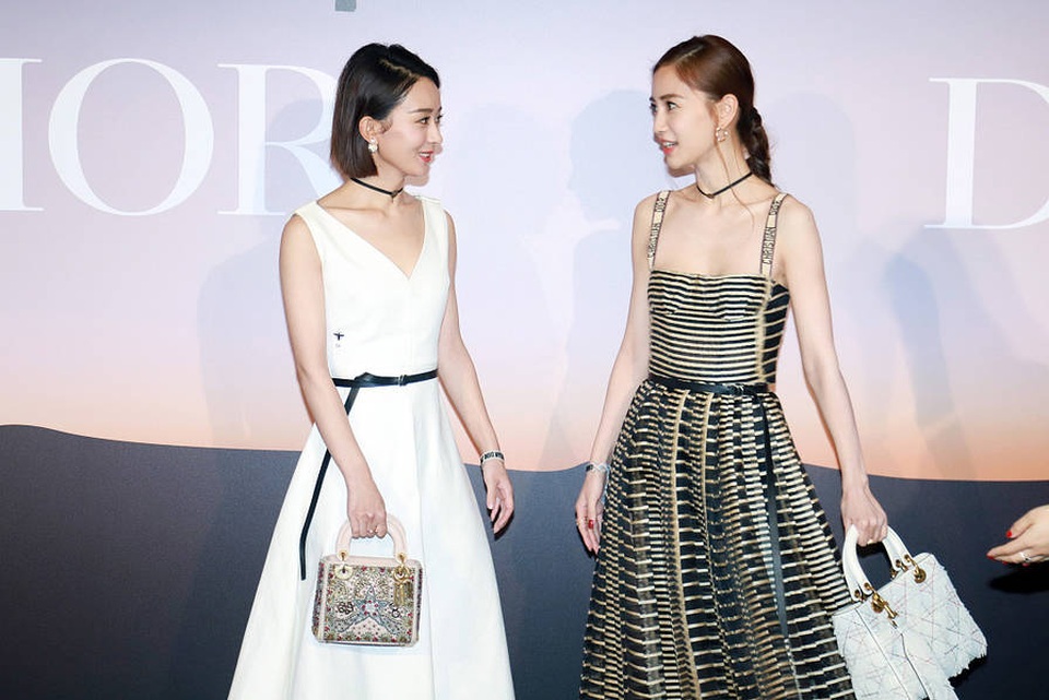 Không cần "vòng một" bốc lửa, Angelababy vẫn xinh đẹp và cuốn hút - 5 Không cần "vòng một" bốc lửa, Angelababy vẫn xinh đẹp và cuốn hút - 5