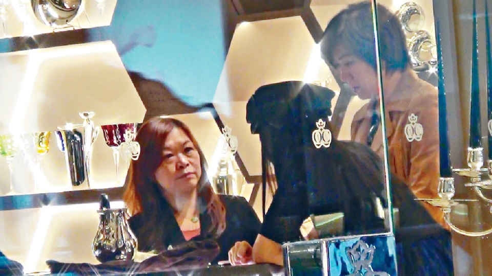 
Angelababy công khai chuyện mang bầu vào mùa thu năm ngoái, sau gần một năm ngày cưới của cô và Huỳnh Hiểu Minh.
