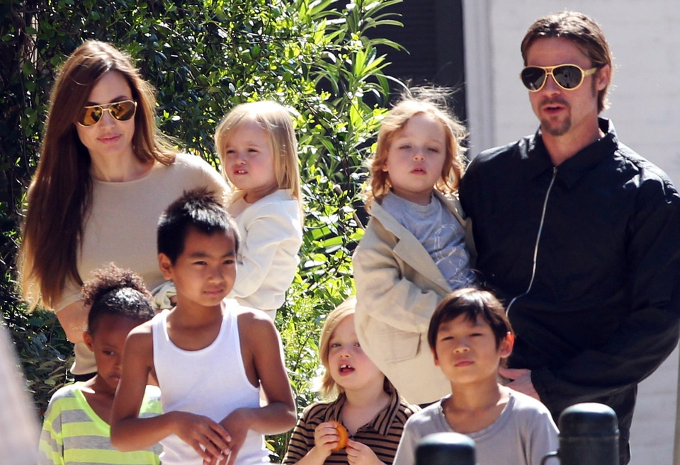 Angelina Jolie chuyển nhà tới gần Brad Pitt - 1
Angelina Jolie đã mua biệt thự mới để chuyển các con về sống gần Brad Pitt hơn.