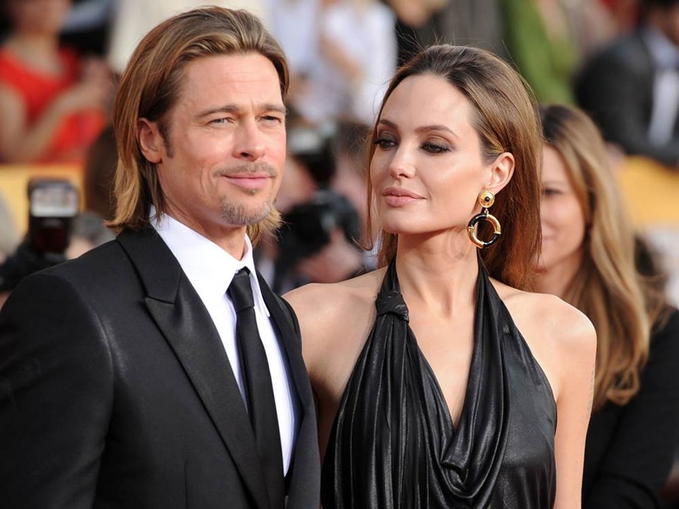 Không có chuyện Brad Pitt nói xấu Angelina Jolie! - 1
Cuộc chiến giành quyền nuôi con giữa Angelina Jolie và Brad Pitt sau khi ly dị vẫn chưa ngã ngũ sau gần nửa năm.