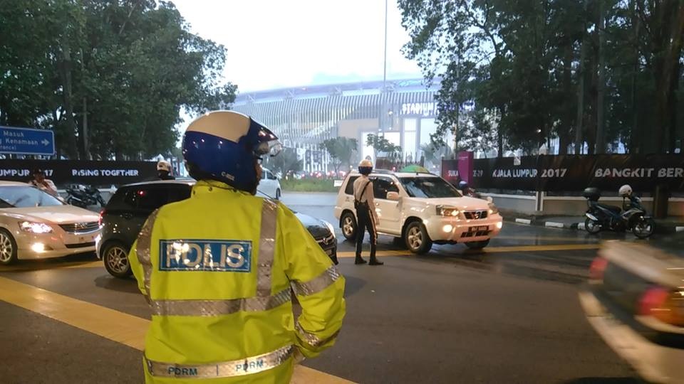 Lễ khai mạc SEA Games 29: Bữa tiệc đậm đà bản sắc văn hóa - 23
Mặc dù Ban tổ chức khuyến cáo người hâm mộ nên tới sân từ sớm, nhưng giao thông tại Kualar Lumpur khá thông thoáng, ảnh: Q.H