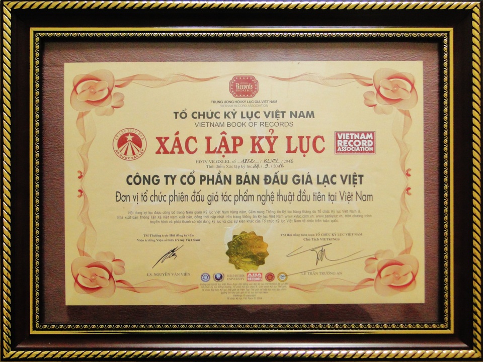 Mưu lược của Bán đấu giá Lạc Việt - 2 Bán đấu giá Lạc Việt được Trung ương Hội Kỷ lục Gia Việt Nam xác nhận là đơn vị tổ chức phiên bán đấu giá tác phẩm nghệ thuật đầu tiên tại Việt Nam