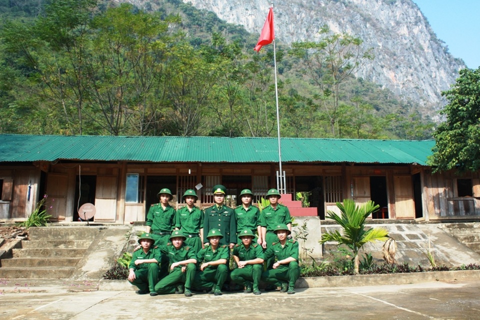 Mùa xuân nơi “cổng trời” xứ Thanh - 1 Trung tá Đặng Minh Sơn - Đồn trưởng, cùng các chiến sĩ đồn biên phòng Tam Chung