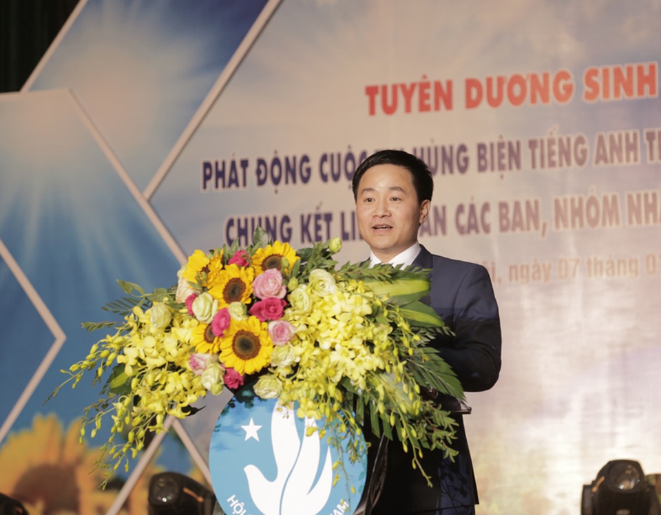 Phát biểu tại buổi lễ, anh Trần Anh Tuấn - phó bí thư thường trực Thành đoàn, chủ tịch Hội Sinh viên TP Hà Nội - nhấn mạnh những tấm gương sinh viên tiêu biểu được vinh danh hôm nay là những hình mẫu của sinh viên Thủ đô và sinh viên cả nước tiên phong trong học tập, rèn luyện, đóng góp cho cộng đồng. Đây sẽ là những hạt nhân để lan tỏa tinh thần và ý chí của tuổi trẻ Thủ đô trong đông đảo học sinh, sinh viên.