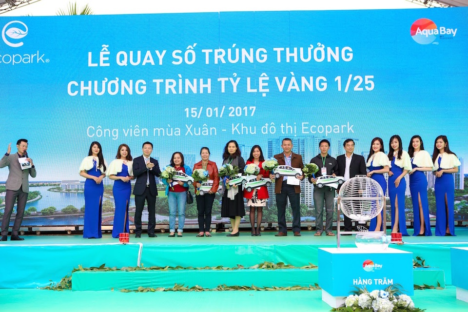 Giải mã bí kíp bán cháy hàng của ông lớn bất động sản - 1 Ecopark vừa trao 36 xe trên tổng số 50 xe Ford Ecosport cho khách hàng mua căn hộ Aqua bay