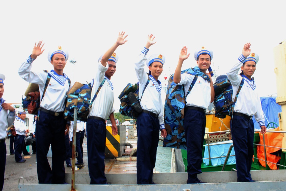 Những cánh én mang mùa xuân ra đảo - 4 Những cánh én mang mùa xuân ra đảo - 4