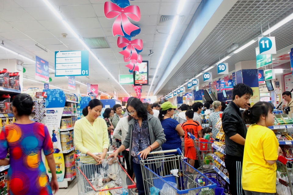 Mặc áo cặp đi siêu thị Co.opmart và Co.opXtra nhận quà tình yêu - 2 Siêu thị Co.opmart và Co.opXtra luôn đông khách nhờ các chương trình khuyến mãi thiết thực