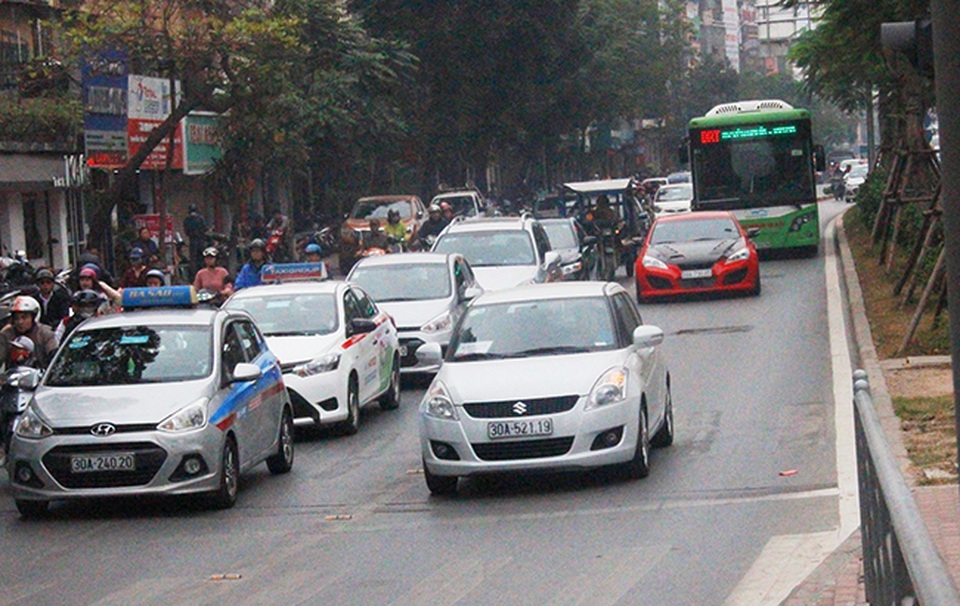 Buýt thường lấn làn buýt nhanh - 9
Buýt nhanh không thể nhanh vì bị chiếm làn.