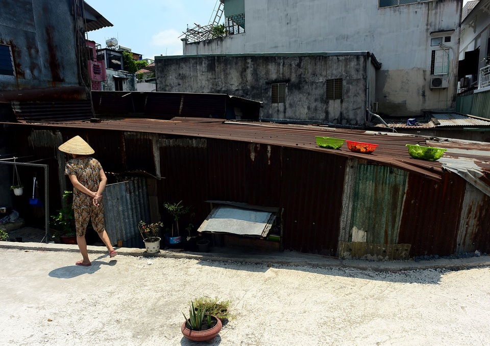 Hơn 30 căn nhà trên tuyến đường Phan Văn Hân, quận Bình Thanh biến thành địa đạo sau khi tuyến đường cải tạo nâng cấp.