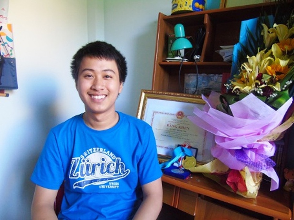 Quảng Bình: “Chàng trai vàng” quyết tâm giành huy chương Vàng Olympic Vật lý châu Á - 3
Chàng trai Nguyễn Thế Quỳnh trong một lần trò chuyện với PV Dân trí (Ảnh Tiến Thành)