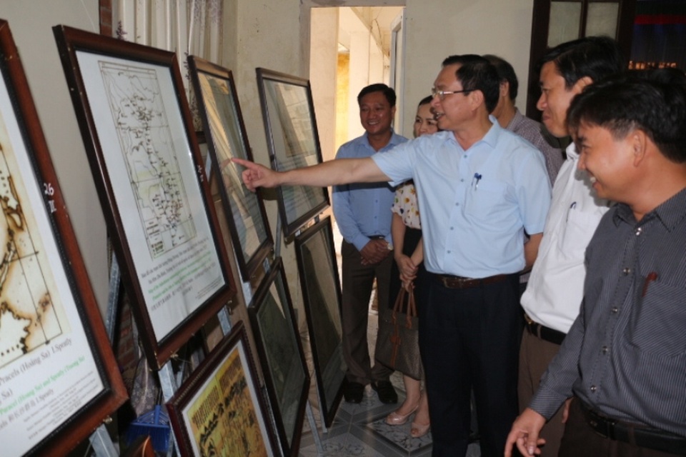 Hoàng Sa, Trường Sa của Việt Nam - Những bằng chứng lịch sử và pháp lý - 8 Buổi triển lãm thu hút đông đảo cán bộ, chiến sĩ và người dân tới xem