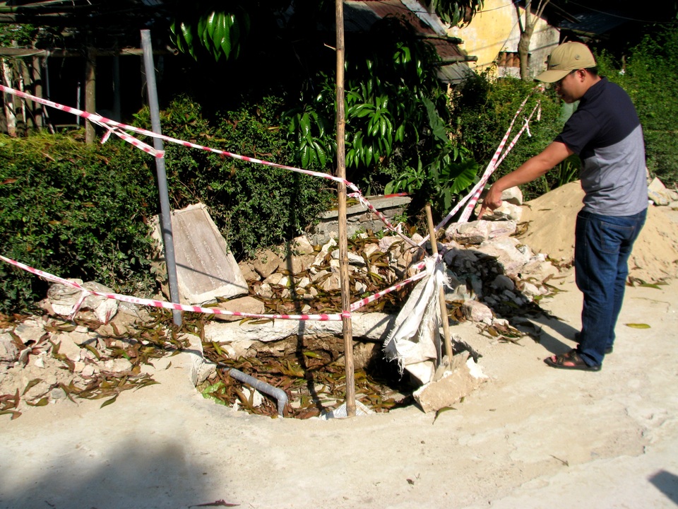 Khu vực giếng cổ bị phá