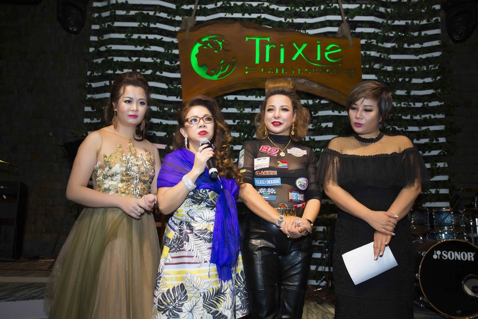 Ca sĩ Kasim và mẹ kêu gọi được 400 triệu ủng hộ bệnh nhân ung thư - 1 Ca sĩ Bích Phương chia sẻ về lý do tổ chức đêm nhạc.