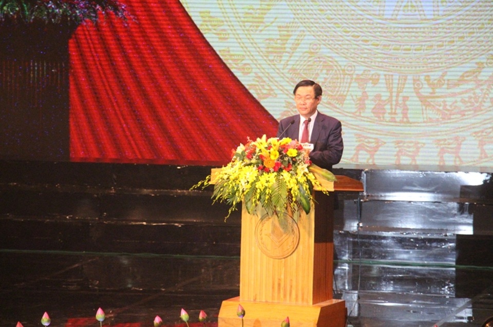 60 năm Bác Hồ về thăm Hà Tĩnh - Khắc sâu lời Người căn dặn - 3 Phó Thủ tướng Chính phủ Vương Đình Huệ: “Những lời dạy bảo của Người không chỉ là sự quan tâm sâu sắc, những tình cảm hết sức quý báu mà Bác dành cho Đảng bộ và nhân dân Hà Tĩnh mà còn là kim chỉ nam cho tỉnh nhà trong quá trình tiến hành sự nghiệp xây dựng và bảo vệ quê hương, đất nước”.