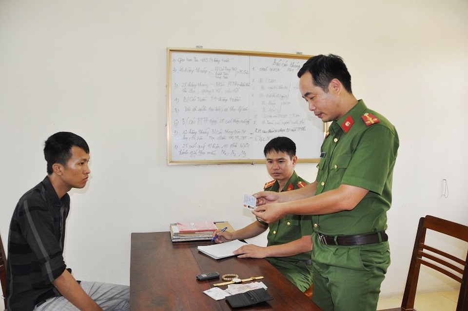 Dọa bán con của người tình sang Trung Quốc, tống tiền 100 triệu đồng - 1 Đối tượng Đặng Minh Tiến bị bắt giữ tại khi đang bắt cóc con của người tình lẩn trốn ở tỉnh Quảng Ninh.