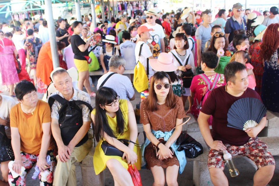 Khánh Hòa: Doanh thu du lịch năm 2017 ước đạt 17.000 tỷ đồng - 1 Theo UBND tỉnh Khánh Hòa, trong năm 2017, doanh thu du lịch ước đạt 17.000 tỷ đồng