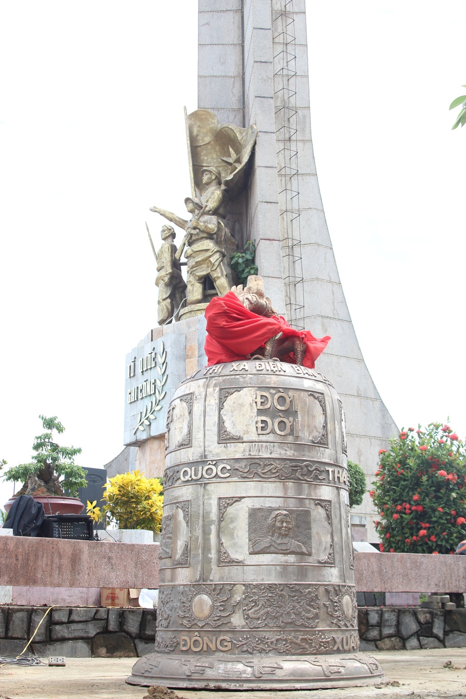 
Đại hồng chung đã được đưa vào Nghĩa trang liệt sĩ Điện Bàn
