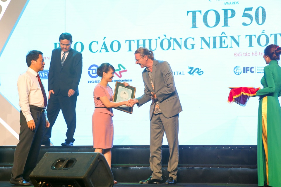 SHB nhận giải báo cáo thường niên tốt nhất 2017 - 1