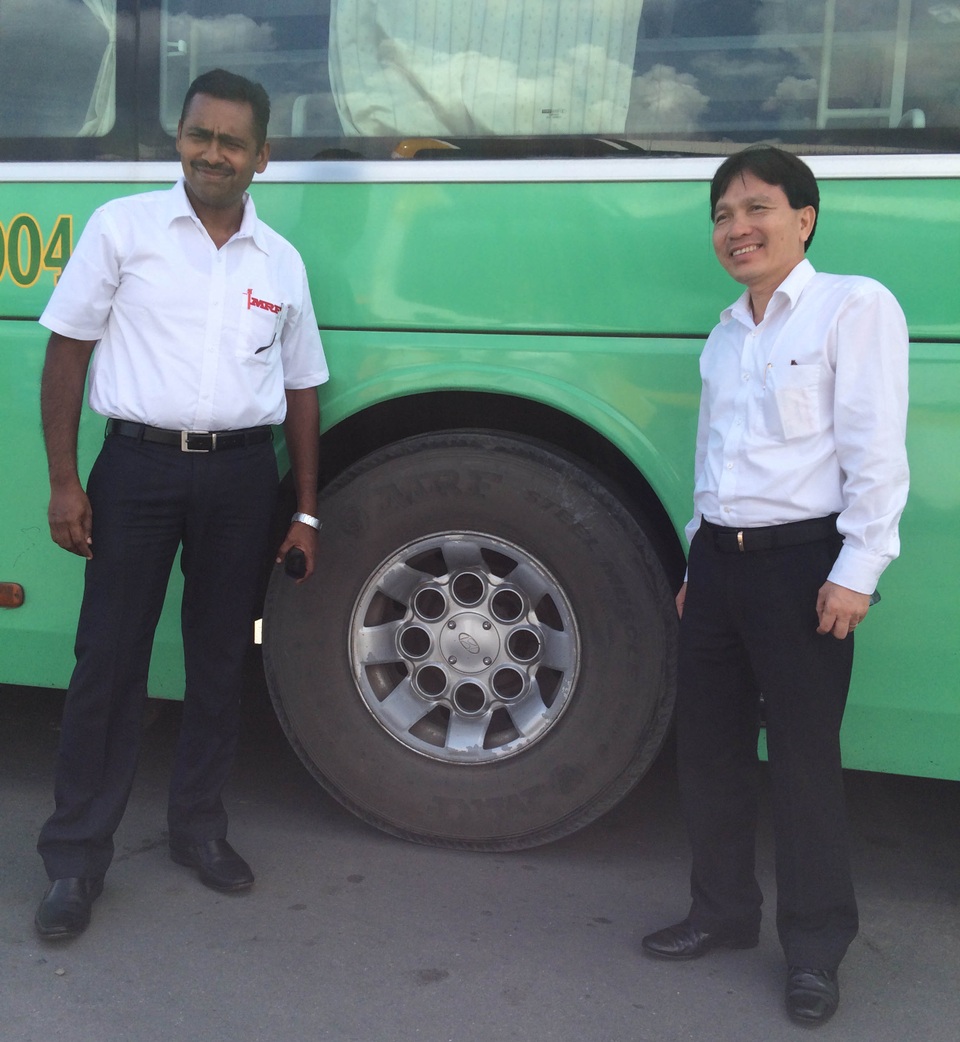 "Điểm nóng" mới trên thị trường lốp xe tải - 1
Ông Rajesh Kumar (trái) Giám đốc kinh doanh cao cấp khu vực châu Á Thái Bình Dương của MRF đến thăm Việt Nam hồi tháng 7/2017