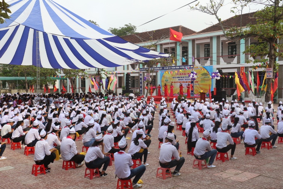 Hà Tĩnh: “Học tập để phát triển quê hương, đất nước” - 1
Lễ khai mạc tuần lễ hưởng ứng học tập suốt đời năm 2017 với chủ đề “Học tập để phát triển quê hương, đất nước” tại Trường THCS Nguyễn Biểu (xã Yên Hồ, huyện Đức Thọ, Hà Tĩnh).