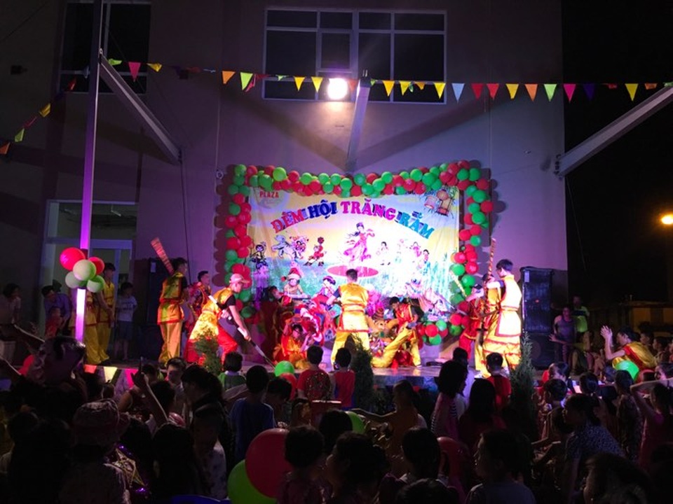 Tabudec Plaza tổ chức “Đêm Hội Trăng Rằm” cho những cư dân đầu tiên - 1
Đêm hội trăng rằm được diễn ra nhộn nhịp tại Tabudec Plaza