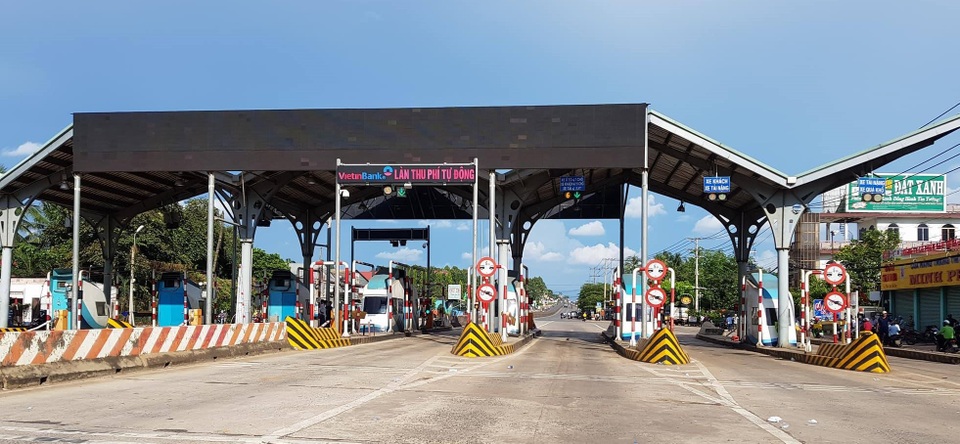 Đến tận nhà dân phát tờ rơi về trạm BOT Biên Hòa - 1 Trạm BOT tuyến tránh Biên Hòa vẫn tiếp tục xả trạm, chưa thu phí trở lại