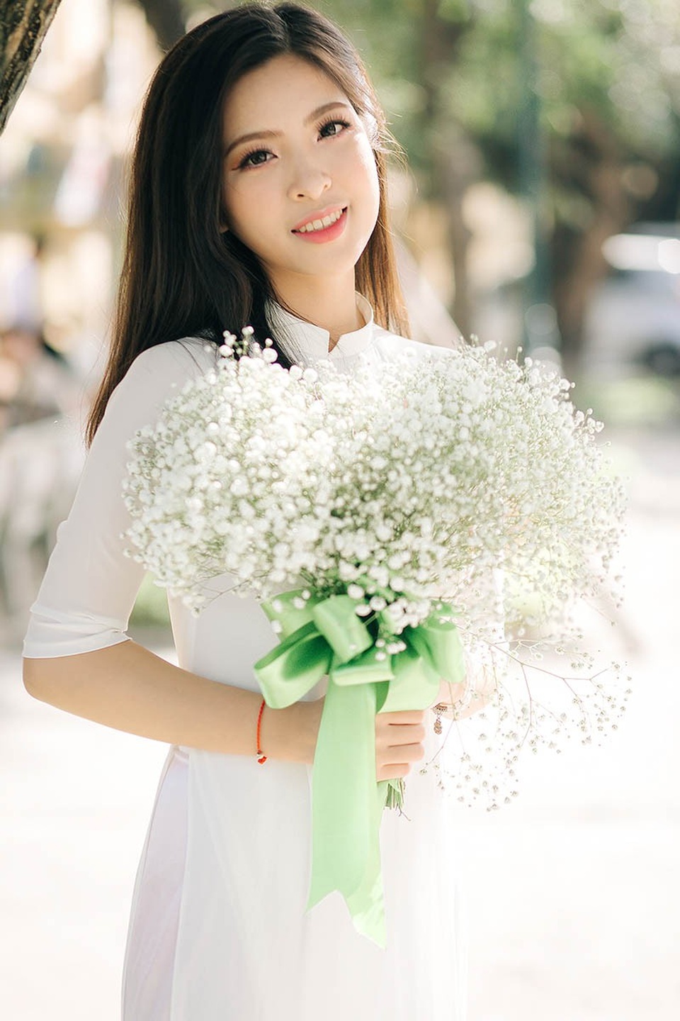 Nữ sinh Thương mại đẹp dịu dàng trong bộ ảnh kỷ yếu chia tay giảng đường - 13 Nữ sinh Thương mại đẹp dịu dàng trong bộ ảnh kỷ yếu chia tay giảng đường - 13