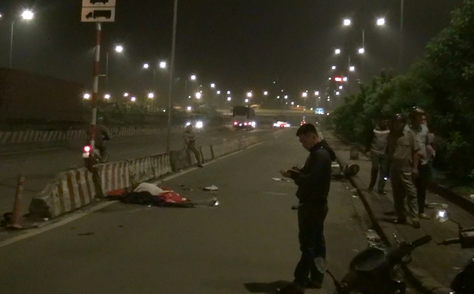 Người đàn ông tử vong bên cạnh chiếc xe máy bể nát - 1 Hiện trường xảy ra vụ việc