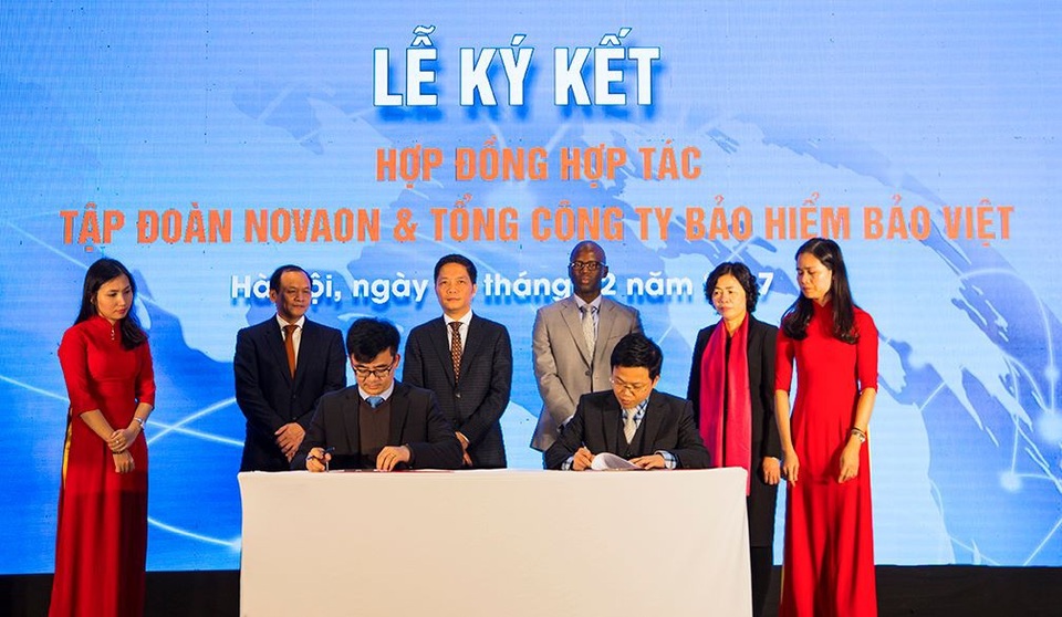 Bảo hiểm Bảo Việt mở rộng ký kết hợp tác đa dạng kênh phân phối - 1 Ông Nguyễn Quang Hưng - Phó Tổng Giám đốc TCT Bảo hiểm Bảo Việt ký kết cùng ông Nguyễn Minh Quý - Chủ tịch HĐQT, Tổng Giám đốc Tập đoàn Digital Novaon