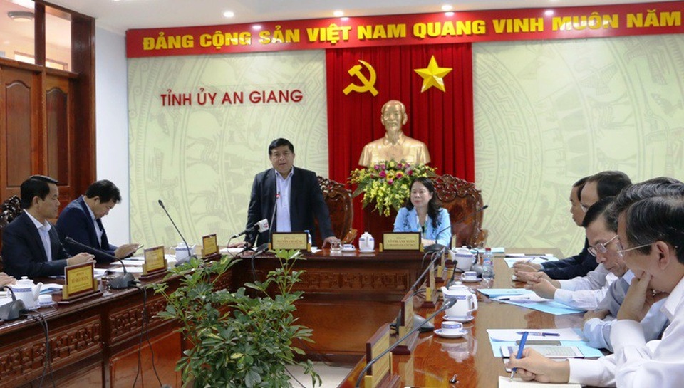 Năm 2017: An Giang cấp giấy phép thành lập 800 doanh nghiệp - 1 Bộ trưởng Bộ Kế hoạch và Đầu tư Nguyễn Chí Dũng làm việc tại An Giang vào 21/12