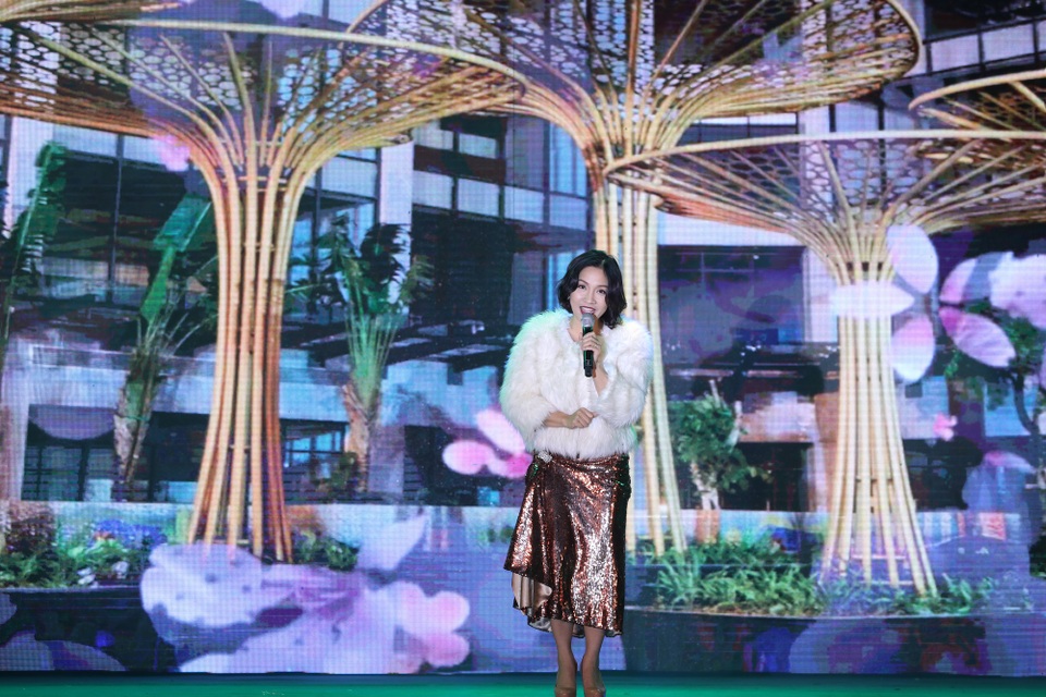 Quà “khủng” về tay khách hàng may mắn tại sự kiện tri ân TNR Goldmark City - 1 Điểm nhấn của sự kiện là đêm nhạc ý nghĩa với sự quy tụ của nhiều khách mời nổi tiếng như ca sĩ Mỹ Linh.