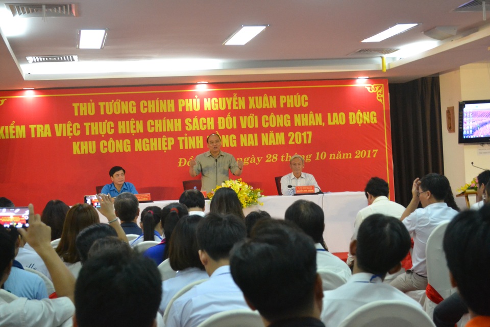 Thủ tướng đề nghị dành đất phát triển nhà ở cho công nhân - 1 Thủ tướng Chính phủ Nguyễn Xuân Phúc phát biểu tại buổi làm việc